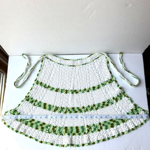 Vtg Crochet Apron Variegated Greens White OSFM Handmade Giftable Half Apron EUC - Picture 4 of 8